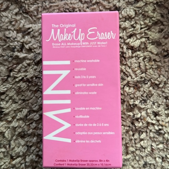 The Original MakeUp Eraser
Mini Pink Reusable MakeUp Eraser - Picture 2 of 3